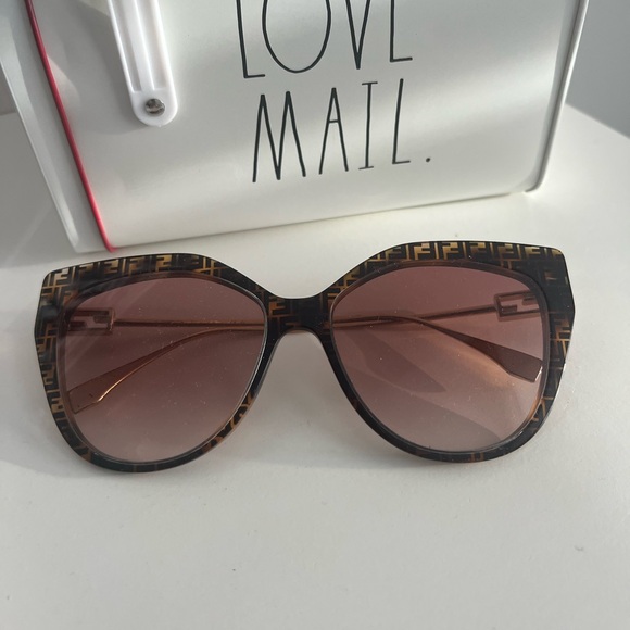 • Fendi Brown Gradient Cat Eye with red lense Sunglasses • - Picture 1 of 12